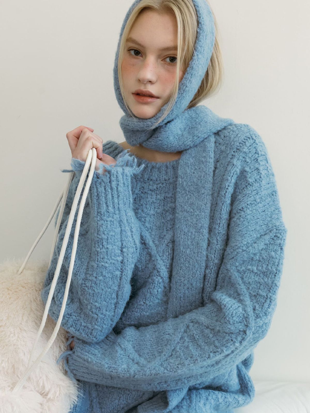 모이페어(MOIFAIRE) WOOL KNIT MUFFLER / SKY BLUE