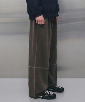 절개 피그먼트 와이드 스웨트팬츠 브라운