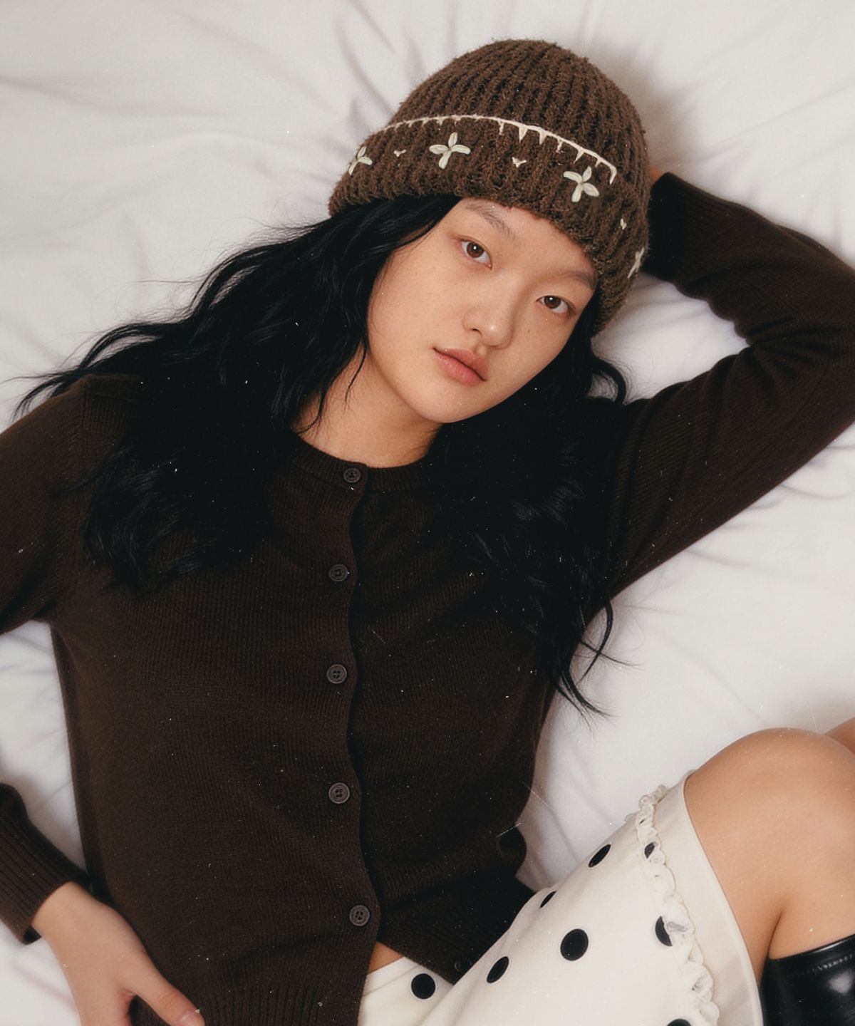 루바티(RUBATI) 꽃자수 핸드스티치드 비니_브라운
