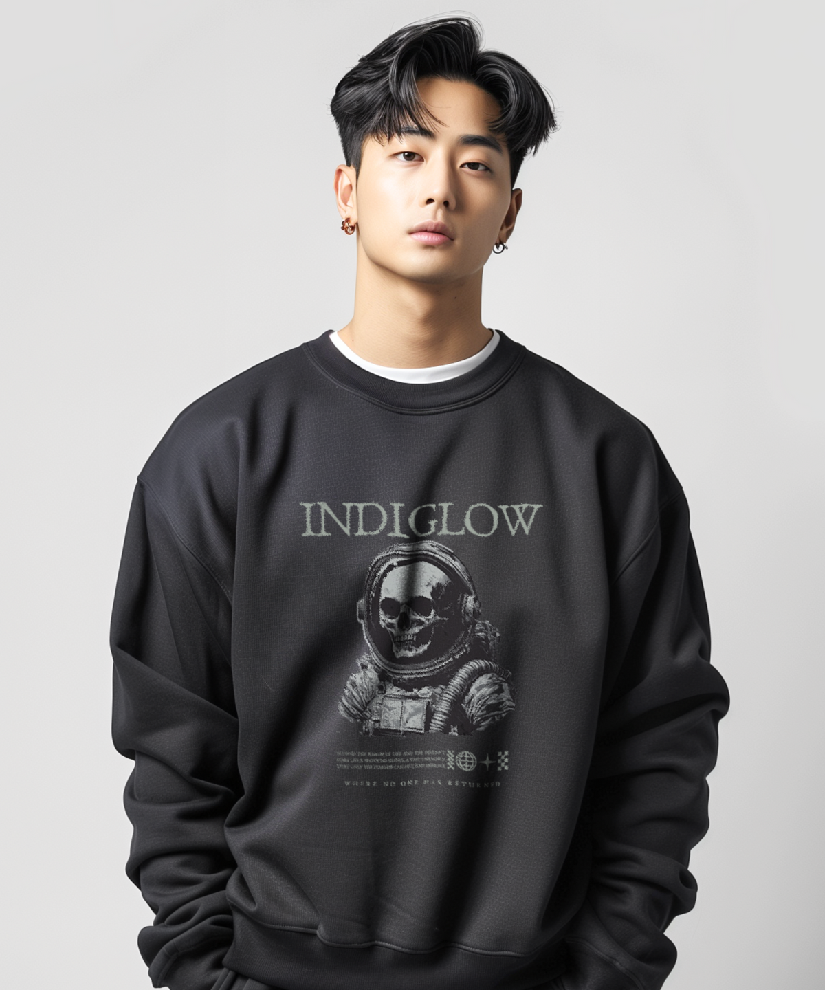 인디글로우(INDIGLOW) 에스트로넛 스컬 빈티지 그래픽 맨투맨