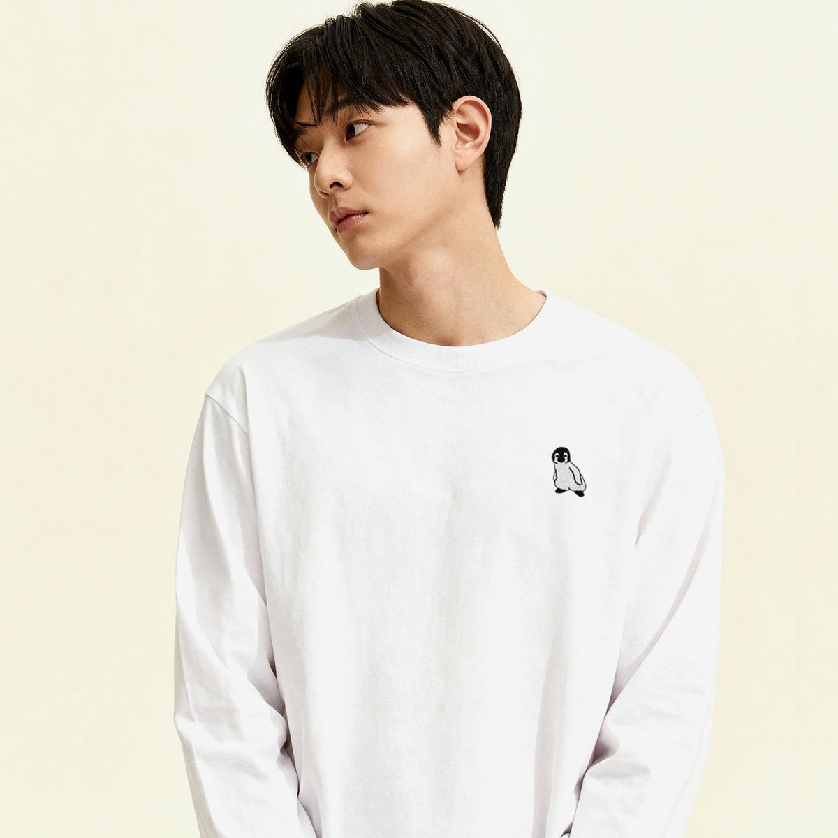 옥스타(OKSTAR) 펭귄 자수 크루넥 오버핏 긴팔 티셔츠
