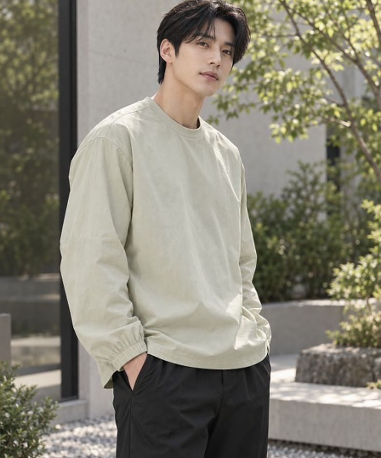 라이트 윈드 우븐 맨투맨