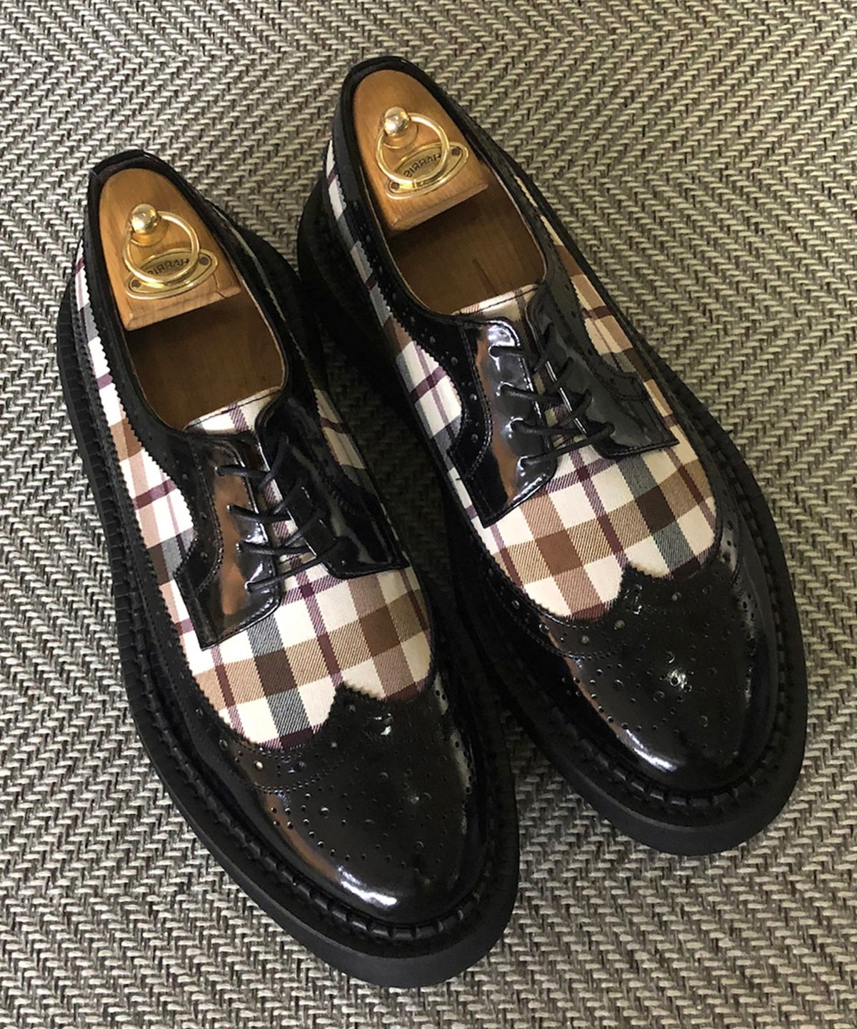 조앤슈(JOENSHOE) 헤이마켄 클래식체크 5cm 오버솔 윙팁 블랙