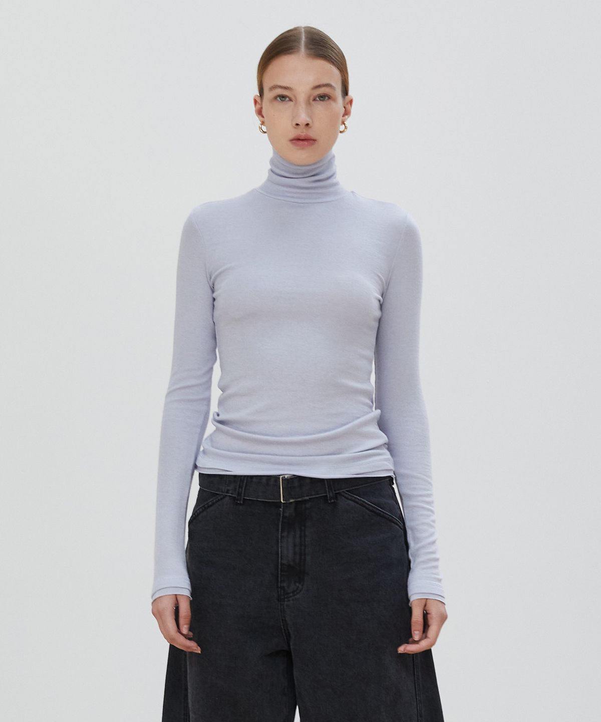 노티아(NOTIA) SLIM TURTLE NECK T-SHIRTS - LIGHT BLUE
