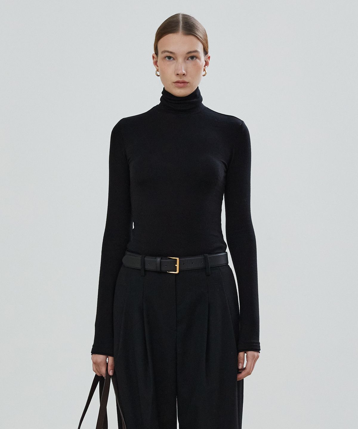 노티아(NOTIA) SLIM TURTLE NECK T-SHIRTS - BLACK