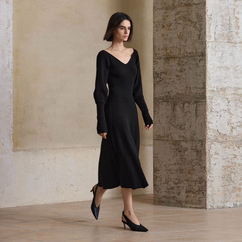 YY_Slit neck slim black knit dress