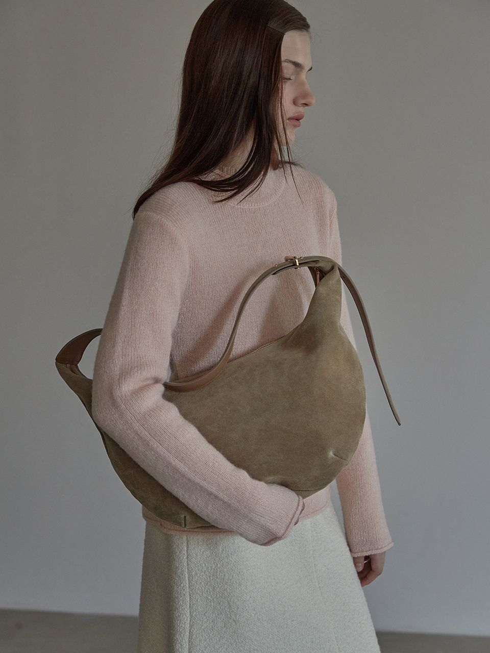 【BEMUSE MANSION】Real suede hobo bag_2colors MUSINSA | BEMUSE MANSION Real suede hobo bag - Sand beige