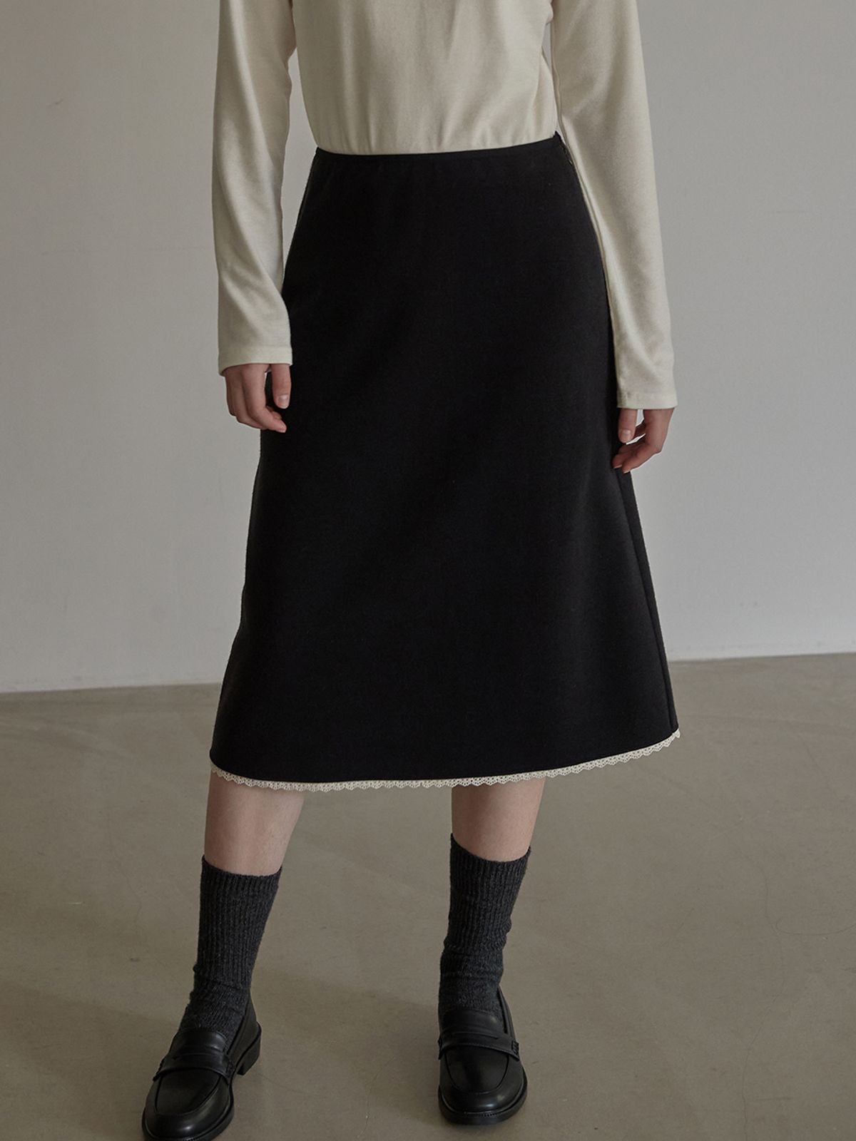 비뮤즈맨션(BEMUSE MANSION) Lace detail A line skirt - Black
