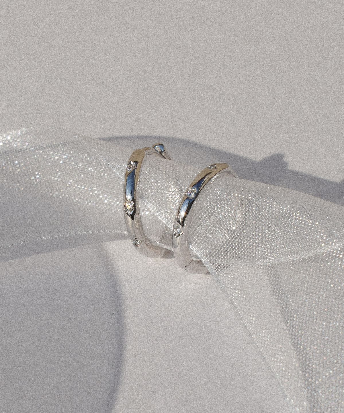 포스트루드(POSTLUDE) [SILVER] 2 SIMPLE STAR SETTING HOOP E
