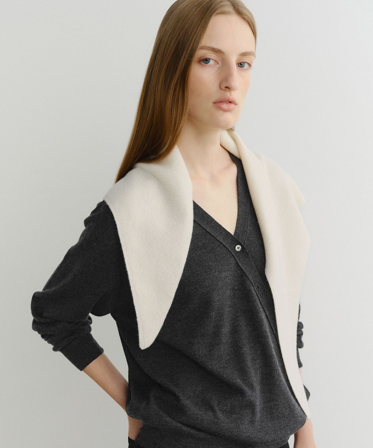 이아(EAAH) ROY CASHMERE KNIT SCARF (IVORY)