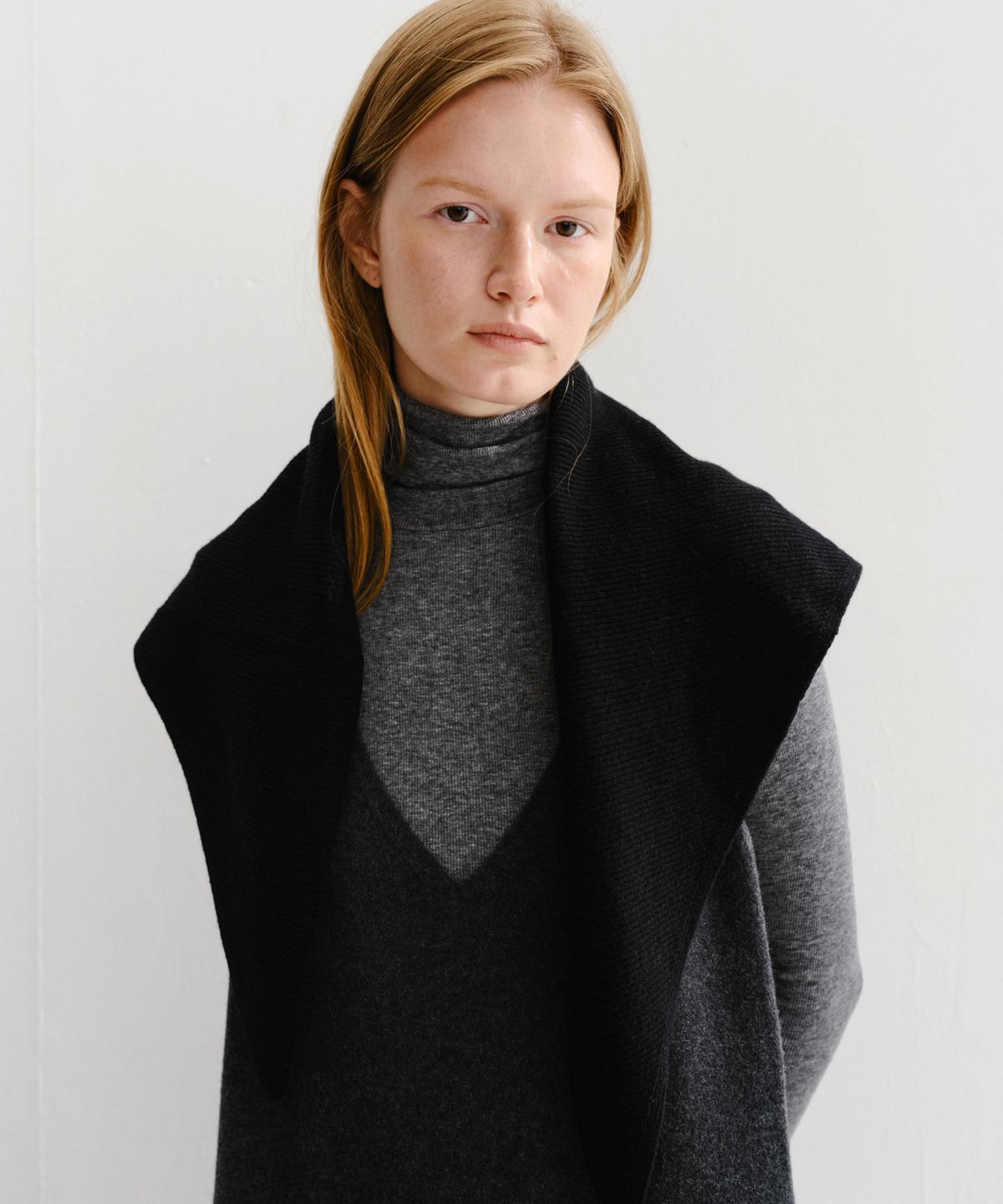 이아(EAAH) ROY CASHMERE KNIT SCARF (BLACK)