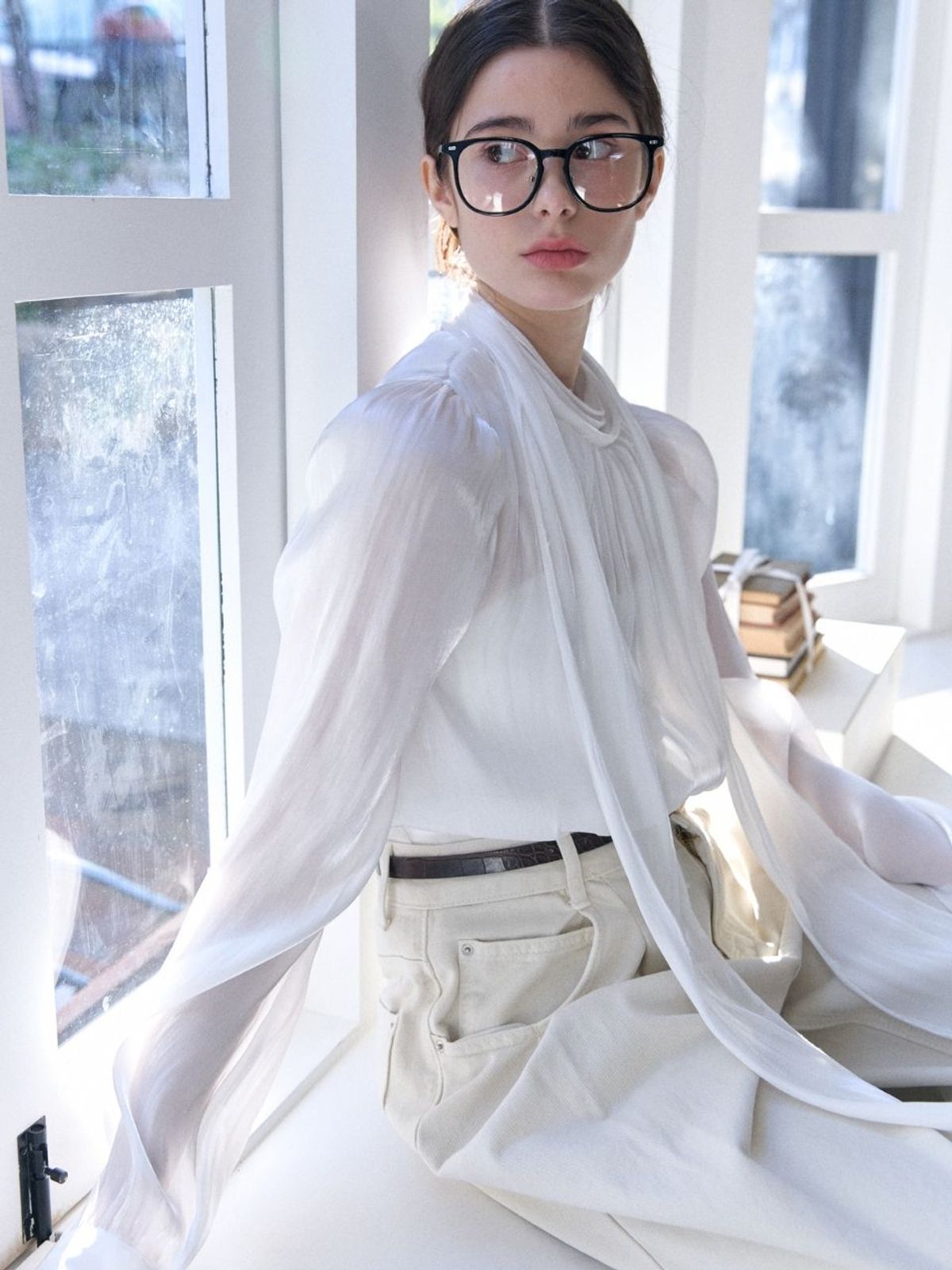패브릭서울(FABRICSEOUL) tie collar silky glossy blouse_ivory