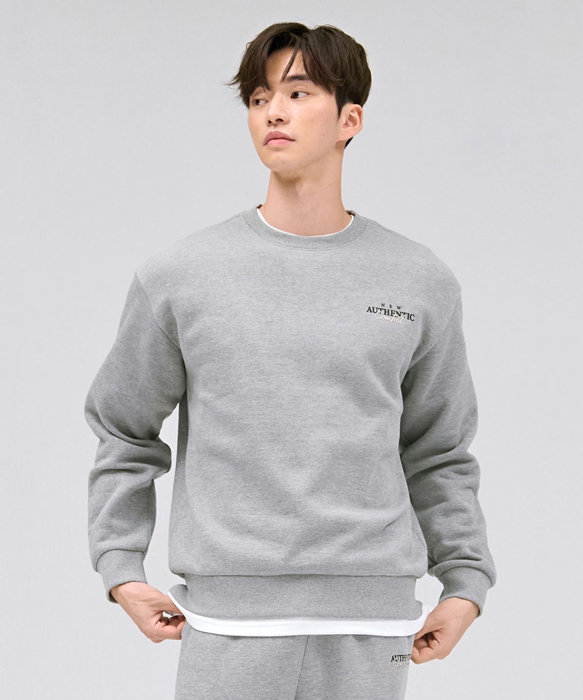 체이스컬트(CHASECULT) 공용 에센셜 레터링 기모 맨투맨 티셔츠-그레이