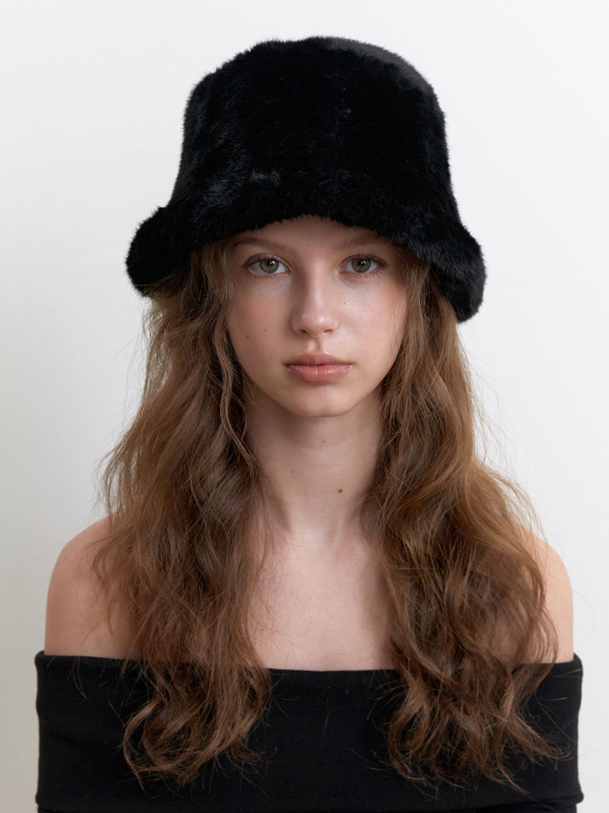 카인더베이비(KINDABABY) fur bucket hat - black