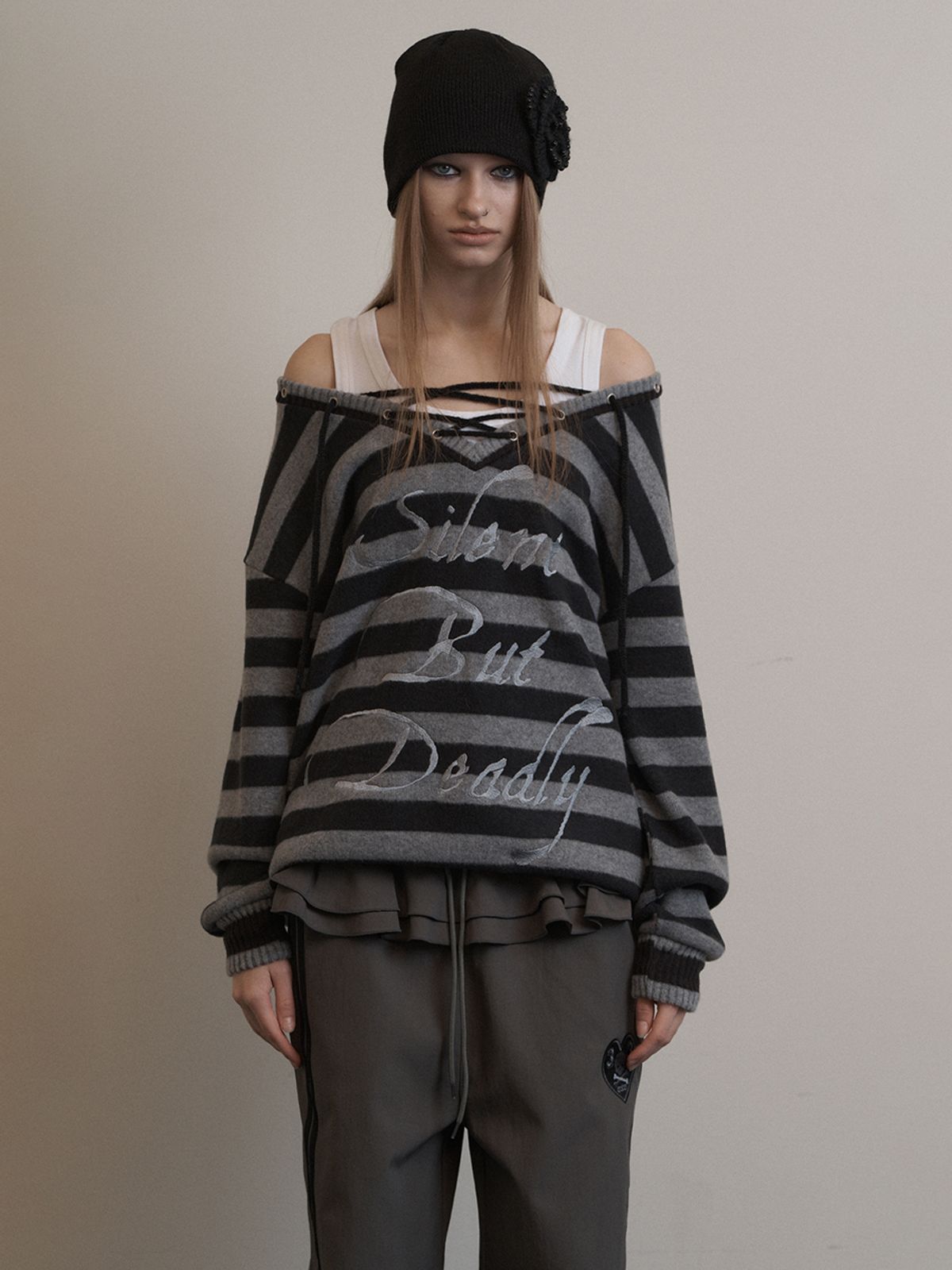 셋업이엑스이(SETUP-EXE) STRIPE V-NECK MTM / BLACK