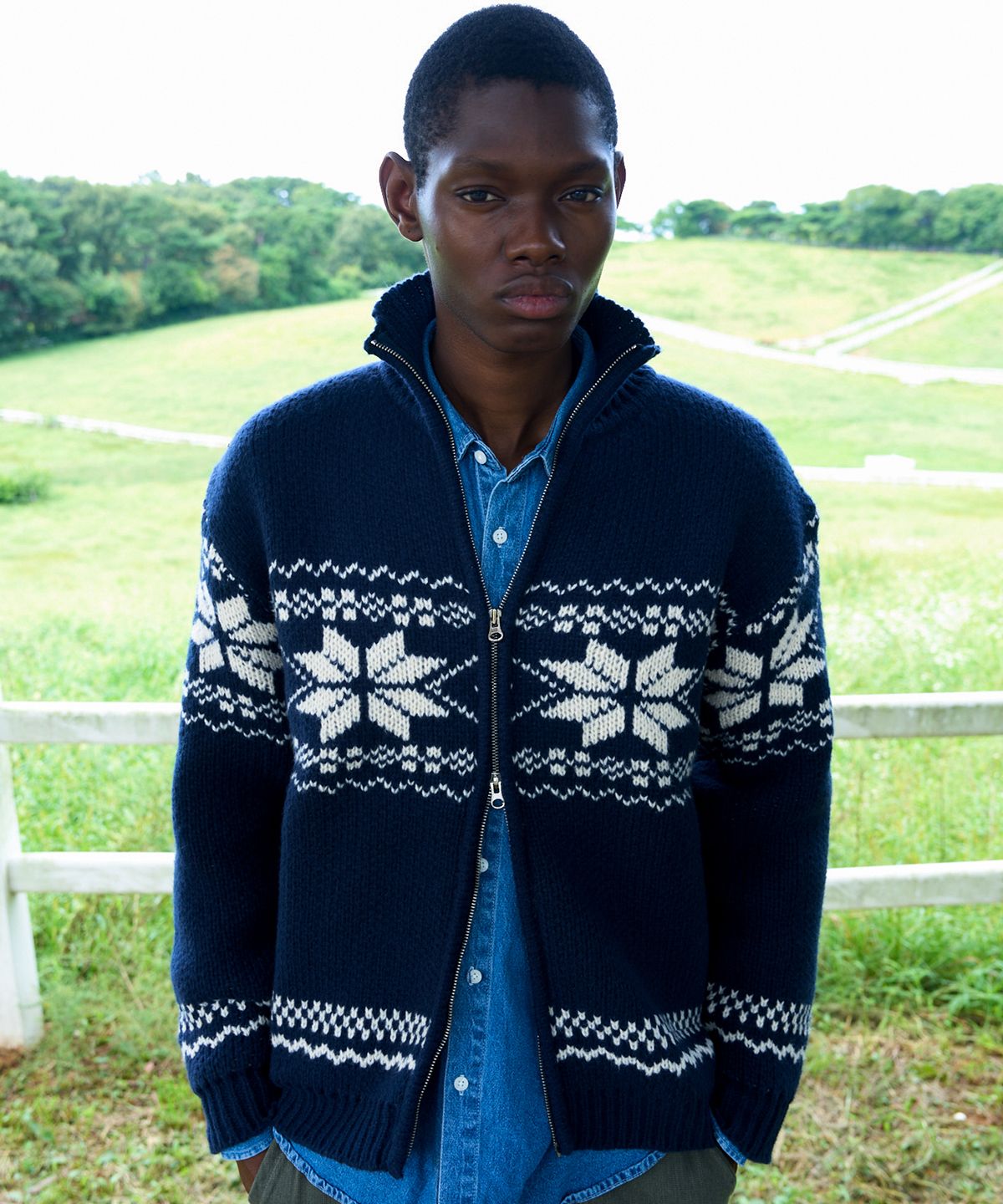 페이크캠퍼(FAKE CAMPER) 눈꽃 자가드 노르딕 니트 집업 [NAVY]