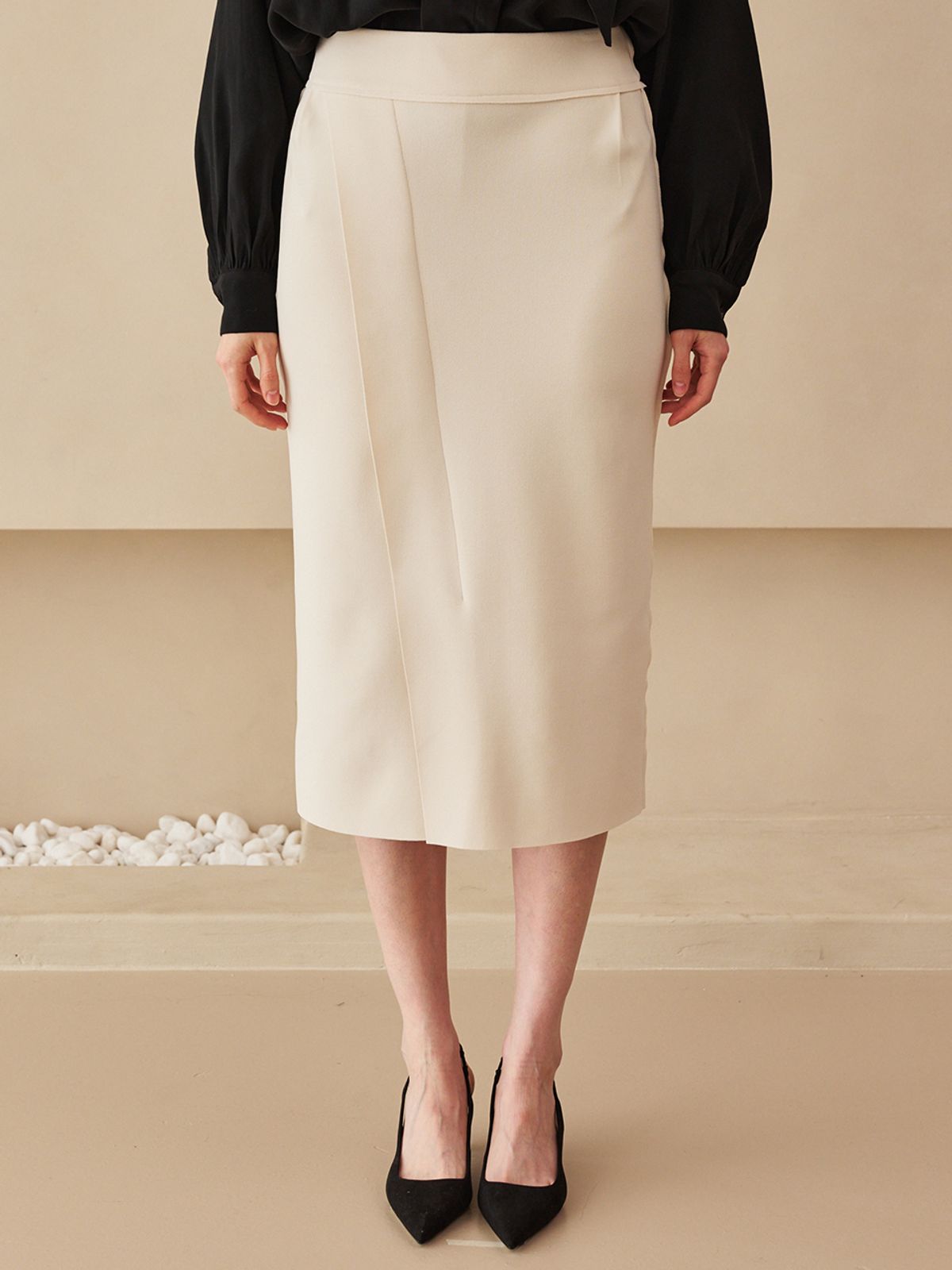 누브(NOUVE) Slit Cut Out Skirt - Cream