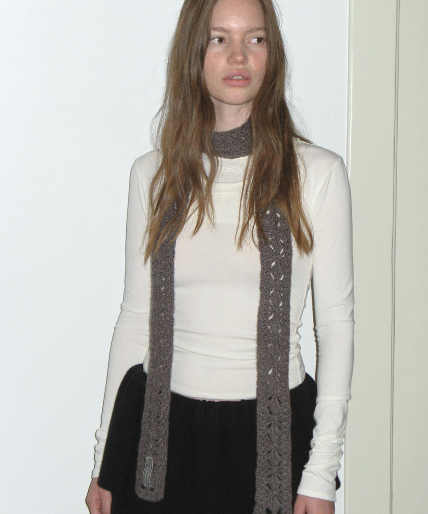 マフラー・ストール STUDIOTABLE : 24FW / HANDMADE CROCHET WOOL MUFFLER (2COLORS) sddefault.jpg