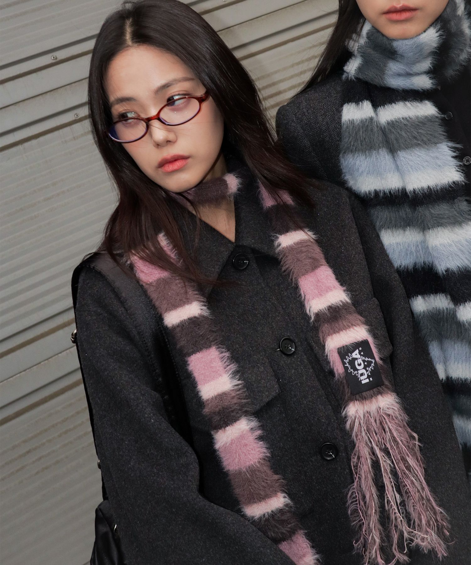 MUSINSA | IUGAMAKARAS Striped Hairy Skinny Muffler (Pink)