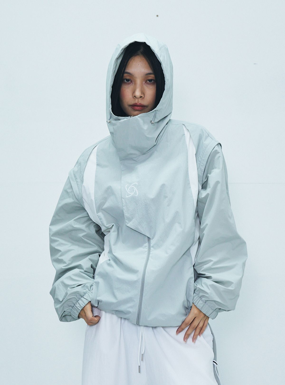 소겐(SOGEN) HIGHNECK DETACHABLE HOODY WINDBREAKER