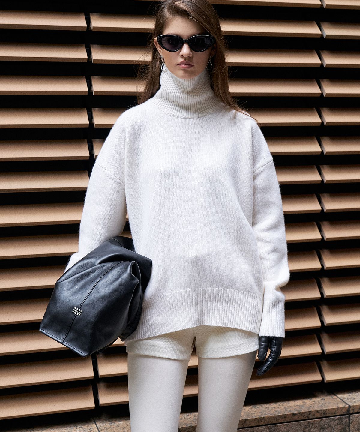 르네제이(RENEJ) Air Wool Turtleneck Knit