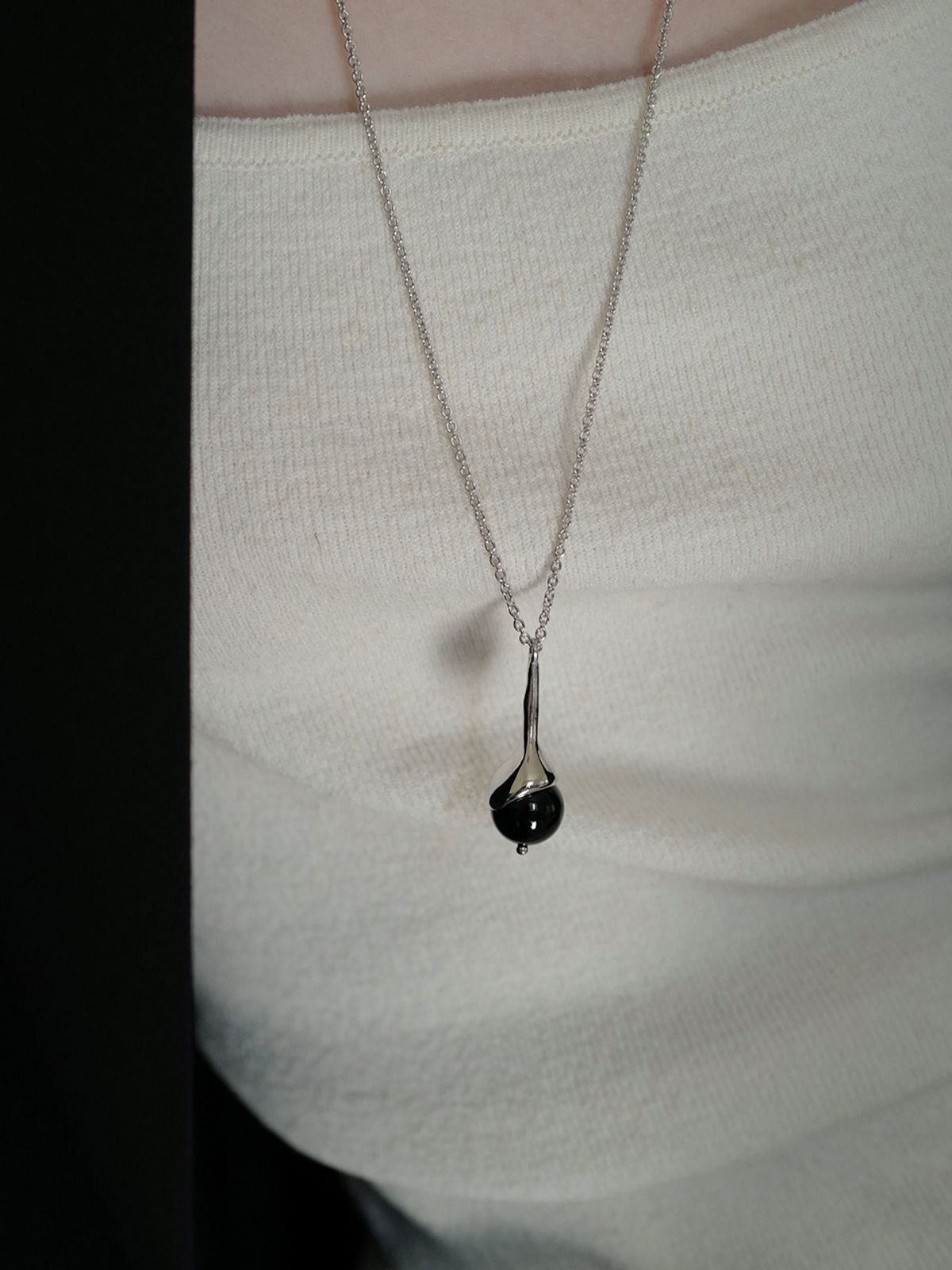 피오레(FIORE) stone bud long necklace (onyx)