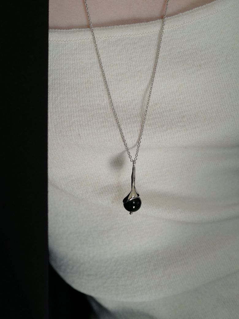 stone bud long necklace (onyx)