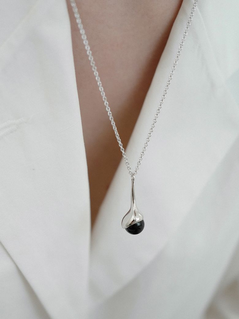 stone bud necklace (onyx)