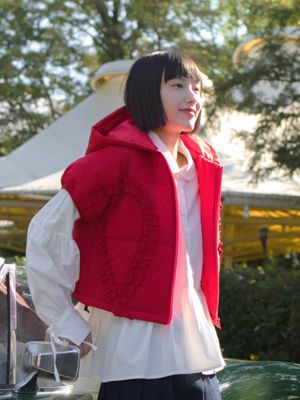 CURVED RUFFLE PADDING VEST_RED