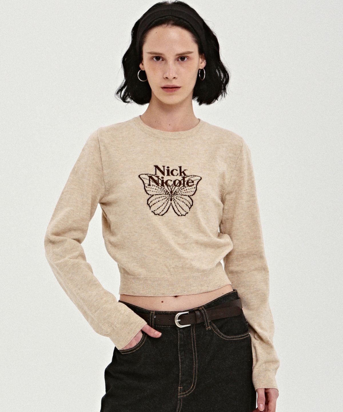닉앤니콜(NICK&NICOLE) MINI BUTTERFLY SIGNATURE SLEEVE KNIT_BEIGE BROWN