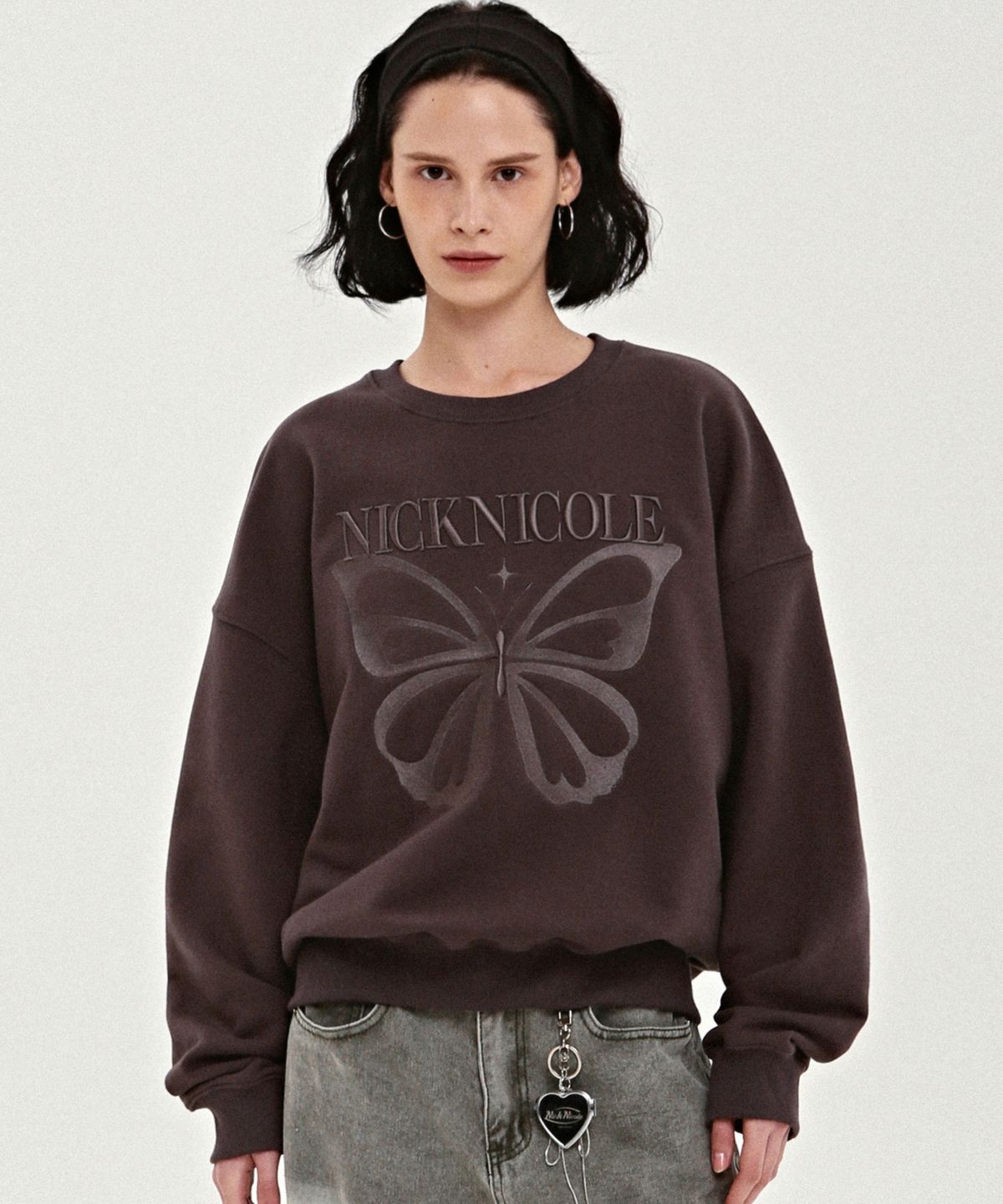 닉앤니콜(NICK&NICOLE) NICOLE BUTTERFLY QUALITY SWEATSHIRT_CHARCOAL