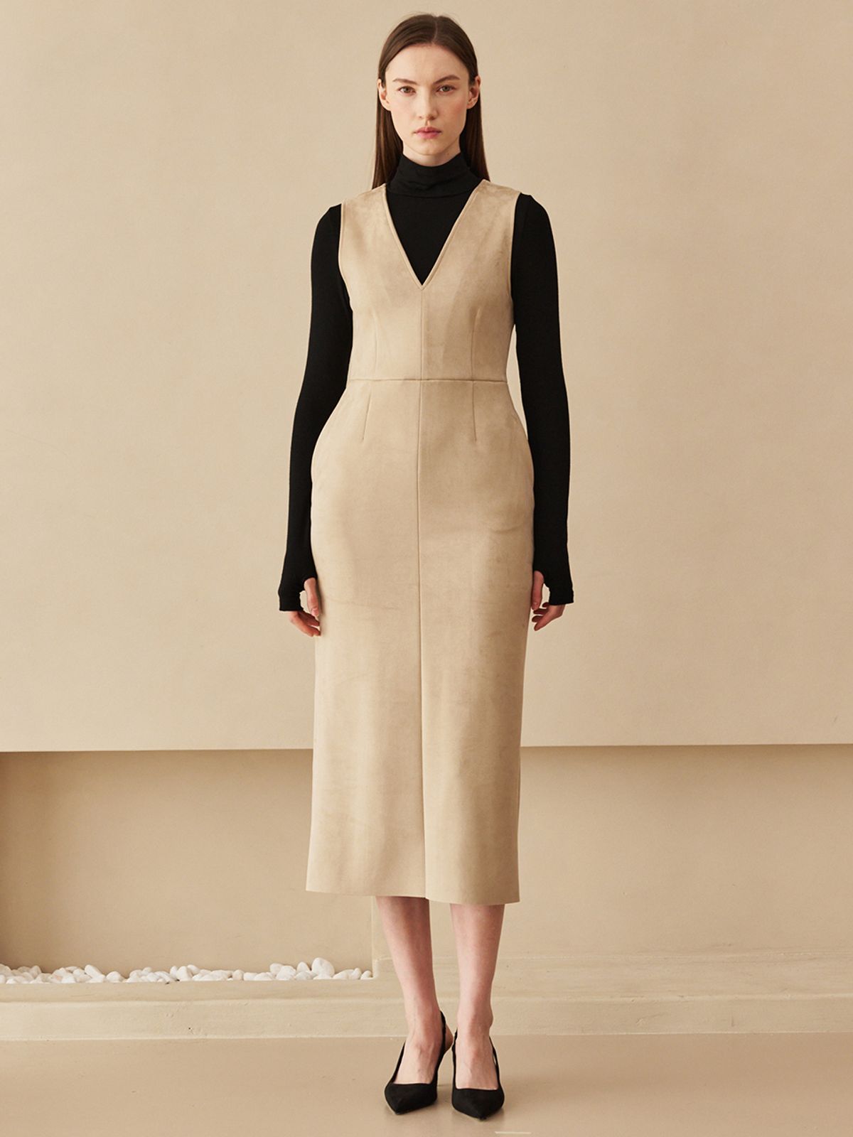 누브(NOUVE) Sleeveless Suede Dress-Beige