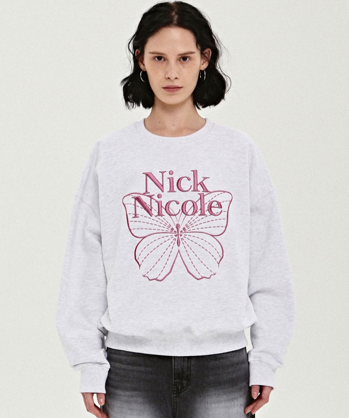 닉앤니콜(NICK&NICOLE) VOLUME BUTTERFLY SIGNATURE SWEATSHIRT_MELANGE PINK