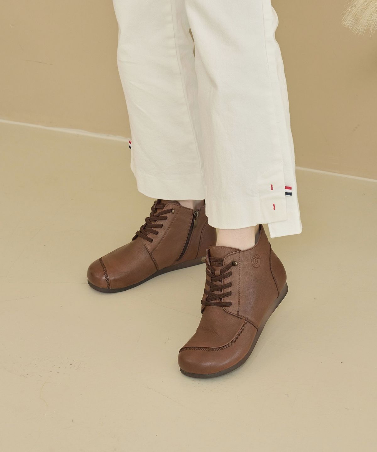 헨리메인(HENLYMAIN) 에단 천연소가죽 데일리 여성 앵클부츠 2cm