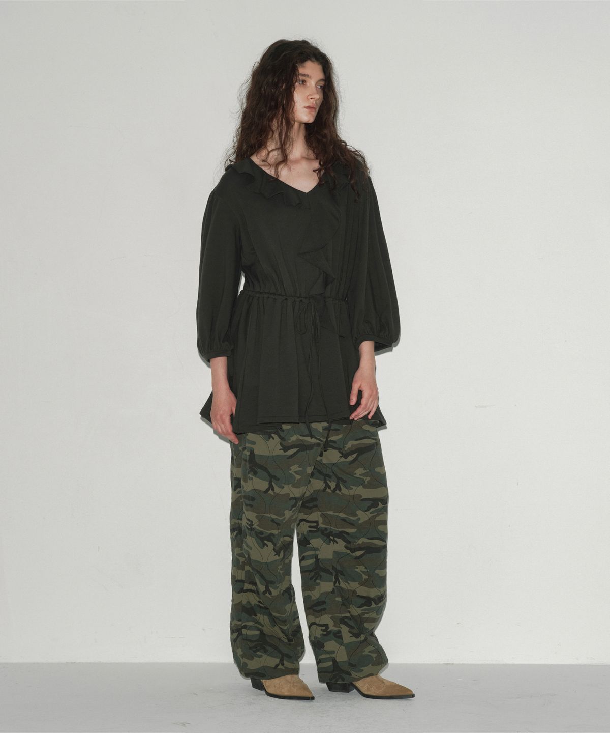 에스이오(s/e/o) RUFFLE PUFF MINIDRESS CHARCOAL