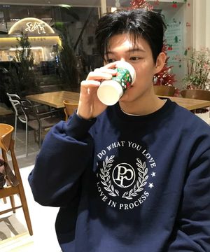 Classic Love Sweatshirt - Navy