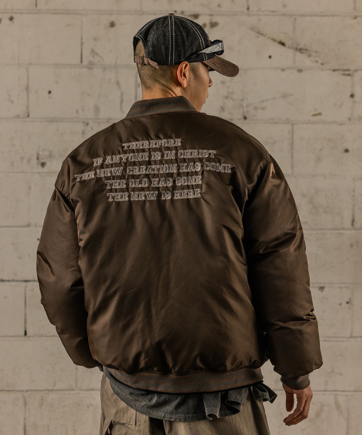 버닝카포네(BURNING CAPONE) BC VTG Varsity Padding 챠콜브라운