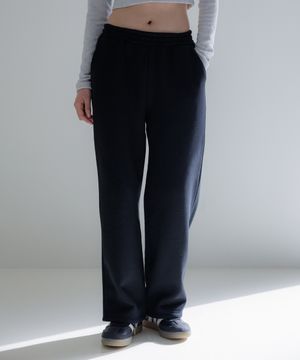 에센셜 세미 와이드 스웻 팬츠 블랙