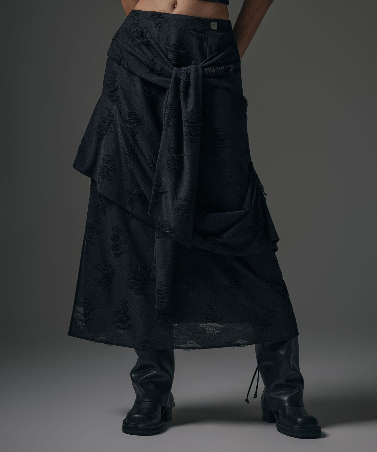 트리밍버드(TREEMINGBIRD) Strap Drape Damage Skirt [ Black ]