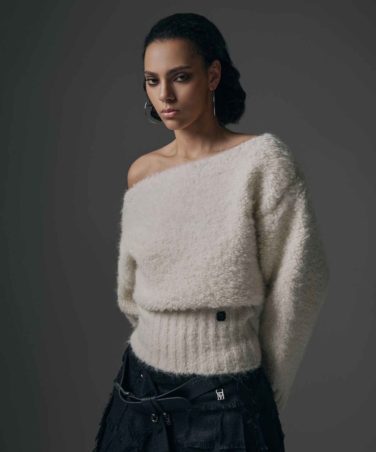 트리밍버드(TREEMINGBIRD) Alpaca Boucle Open Shoulder Knit [ Ivory ]