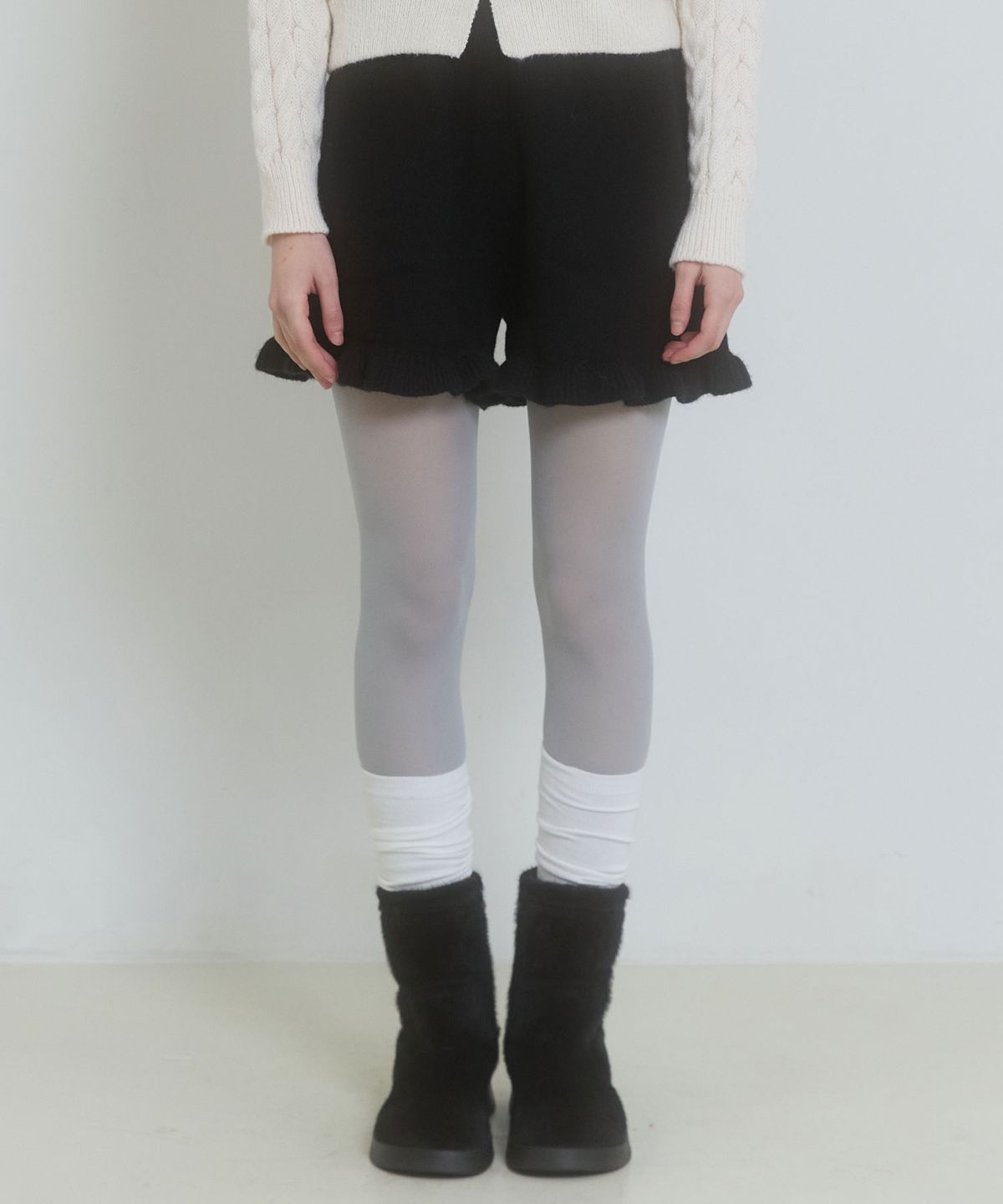 핑크파인애플(PINK PINEAPPLE) FAIRY FRILL KNIT SHORTS_BLACK