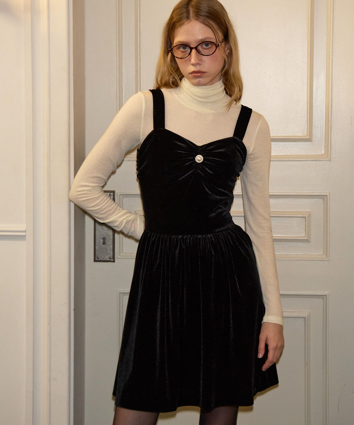 살롱 드 욘(SALON DE YOHN) Button Point Velvet Mini Dress