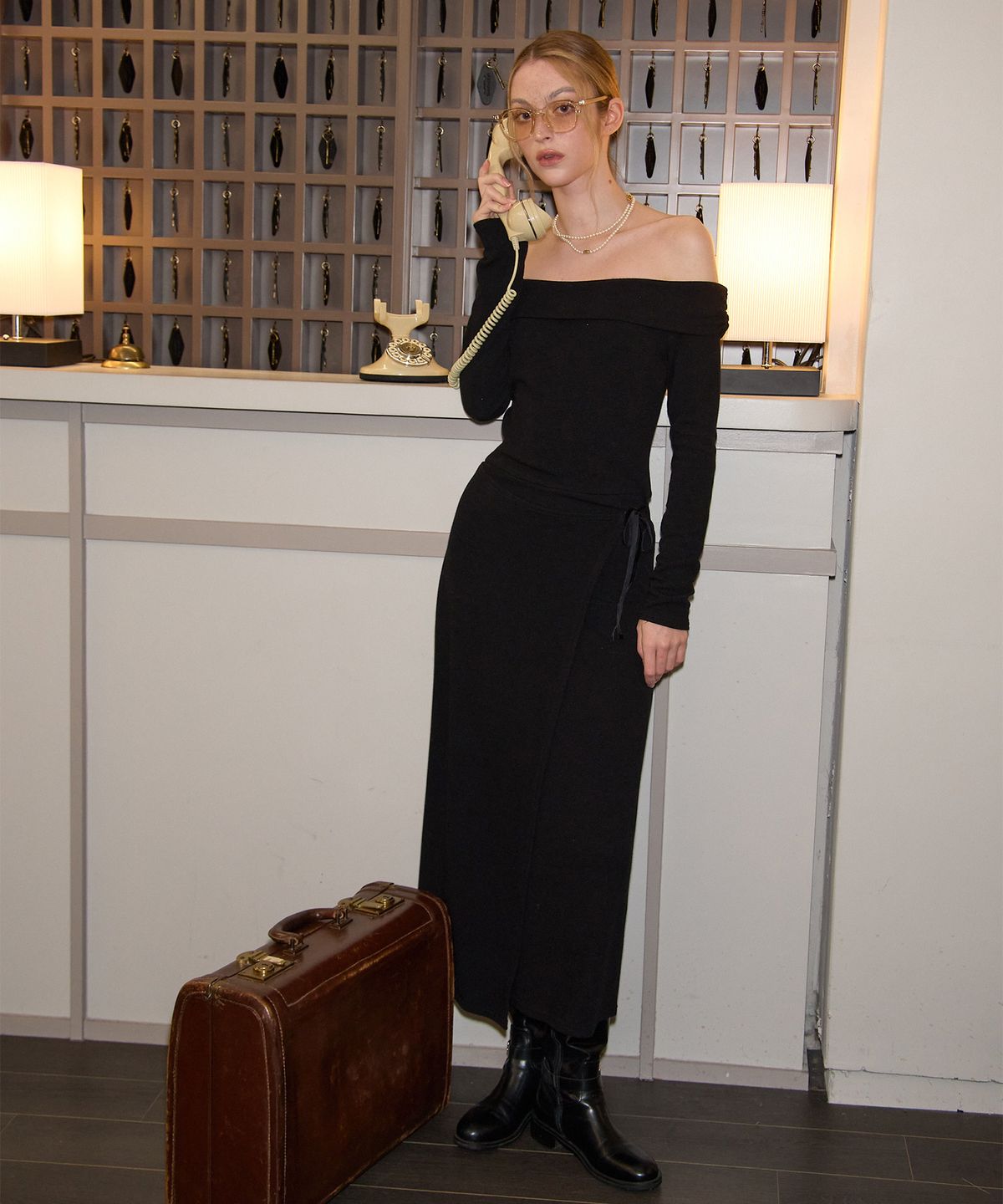 살롱 드 욘(SALON DE YOHN) Off Shoulder Long Wrap Dress_ Black