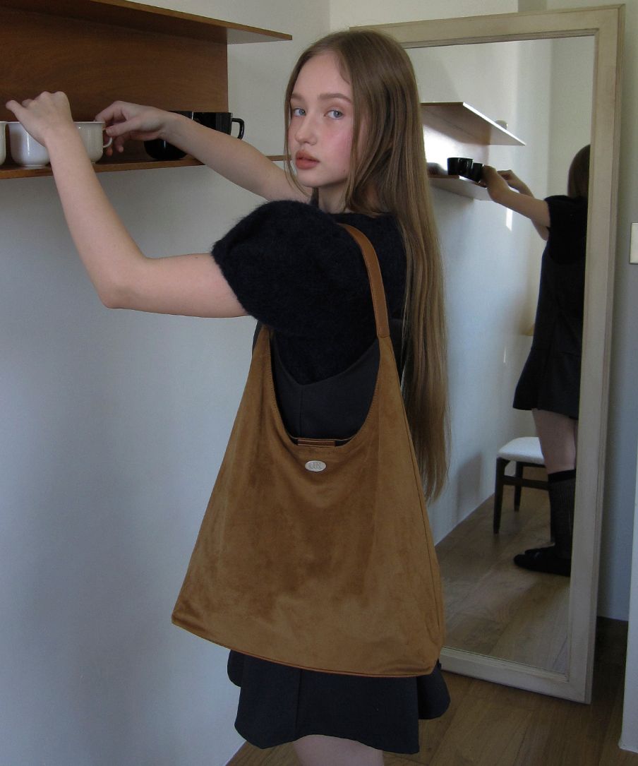 MUSINSA公式 | DUMARO Merci Suede Shoulder Bag / Camel