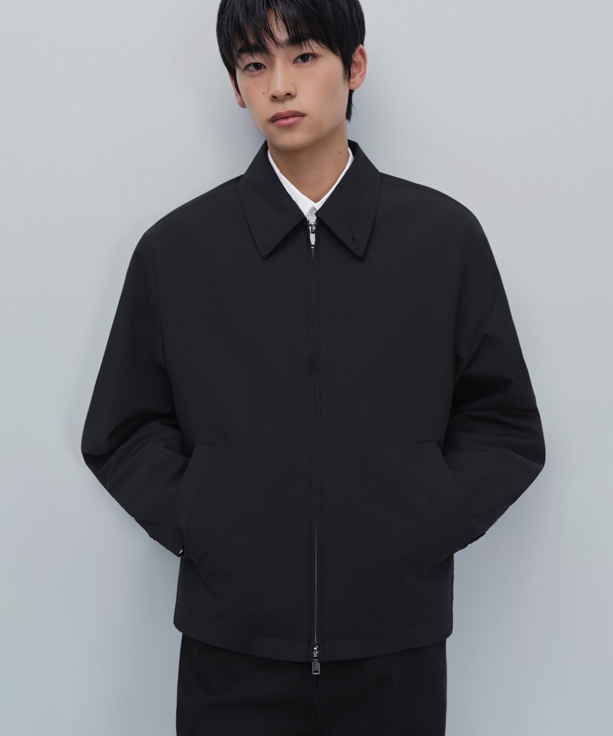 무신사 스탠다드(MUSINSA STANDARD) 라이트 플레인 릴렉스드 미니멀 재킷 [블랙]