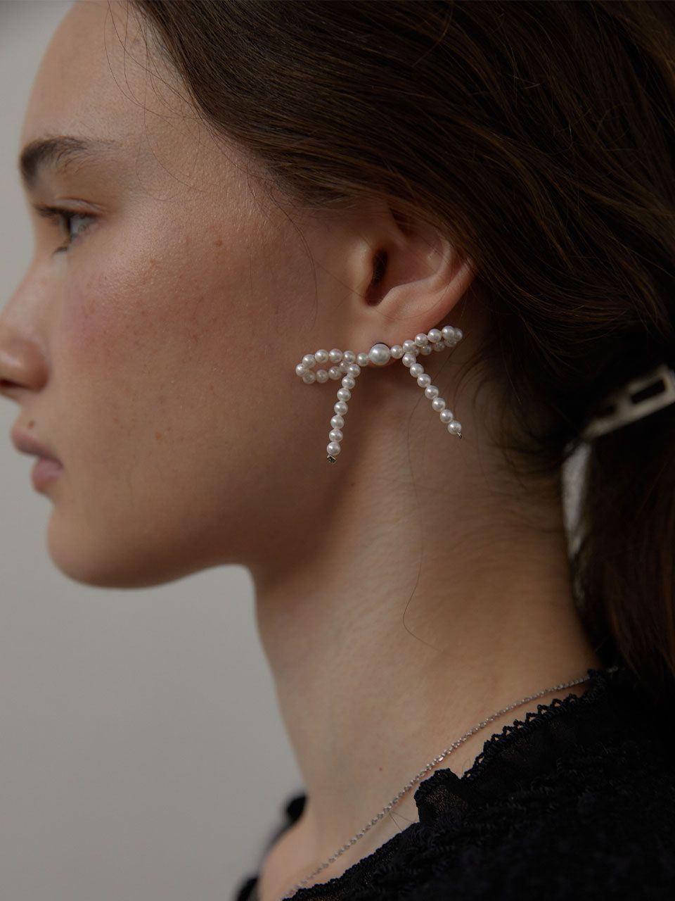 ピアス LOVE ME MONSTER Minimal Pearl Ribbon Earrings 5BFM070 MUSINSA | LOVE ME MONSTER Minimal Pearl Ribbon Earrings