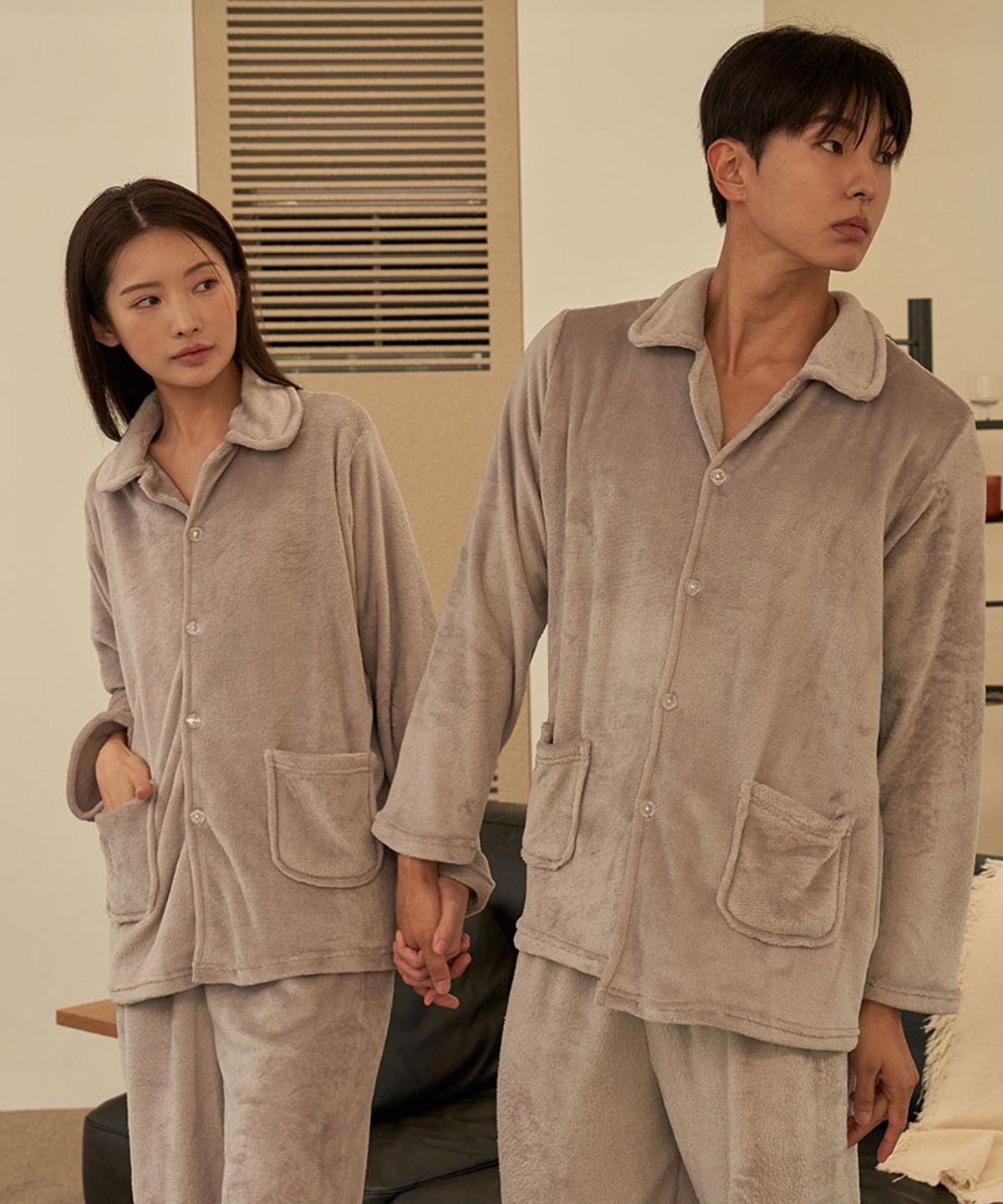 도씨(DOSSY) [2PACK] 플러피 솔리드 윈터 긴팔 카라 커플 잠옷세트