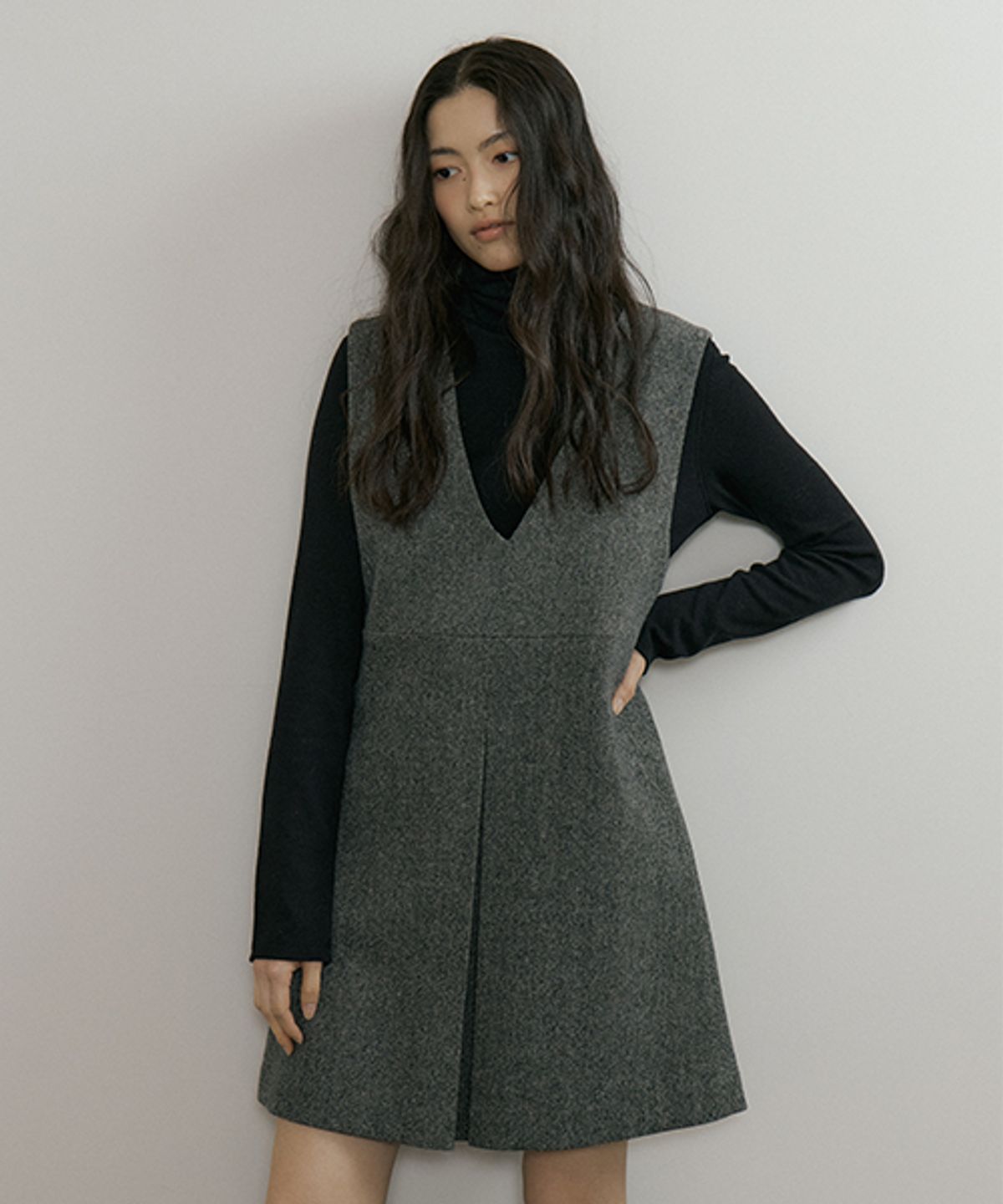 링서울(LINGSEOUL) v-neck sleeveless dress-charcoal