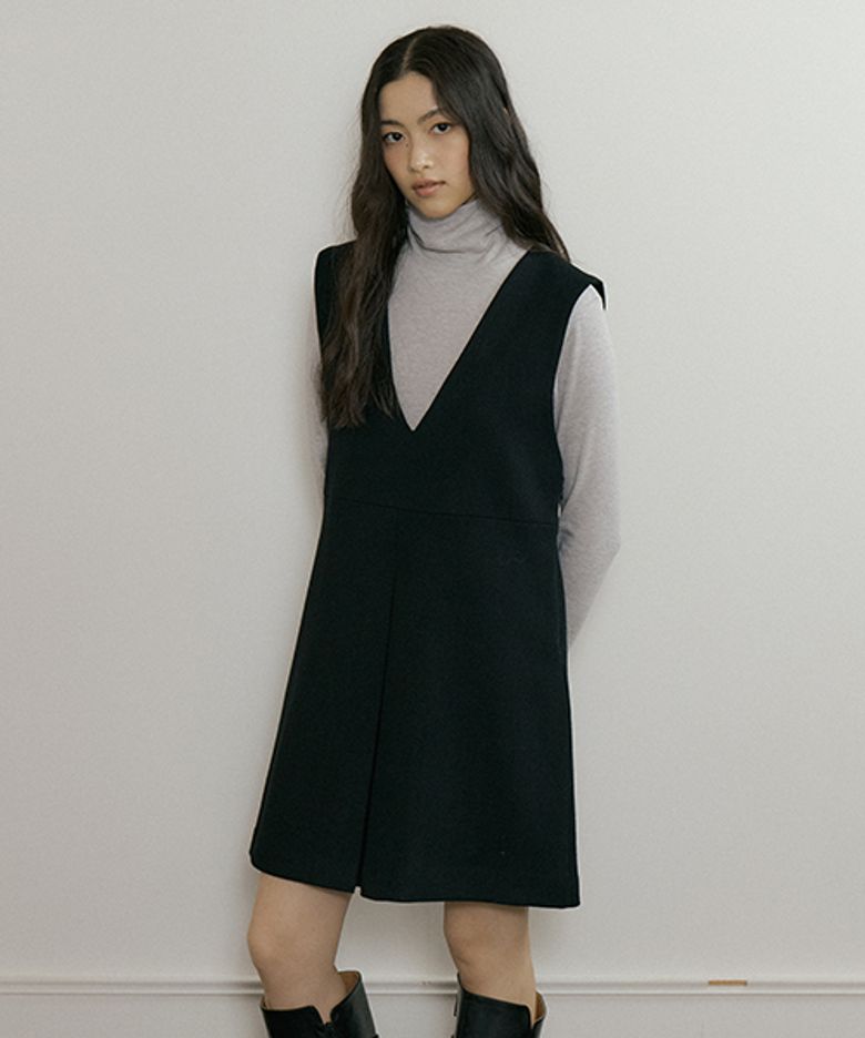 v-neck sleeveless dress-black