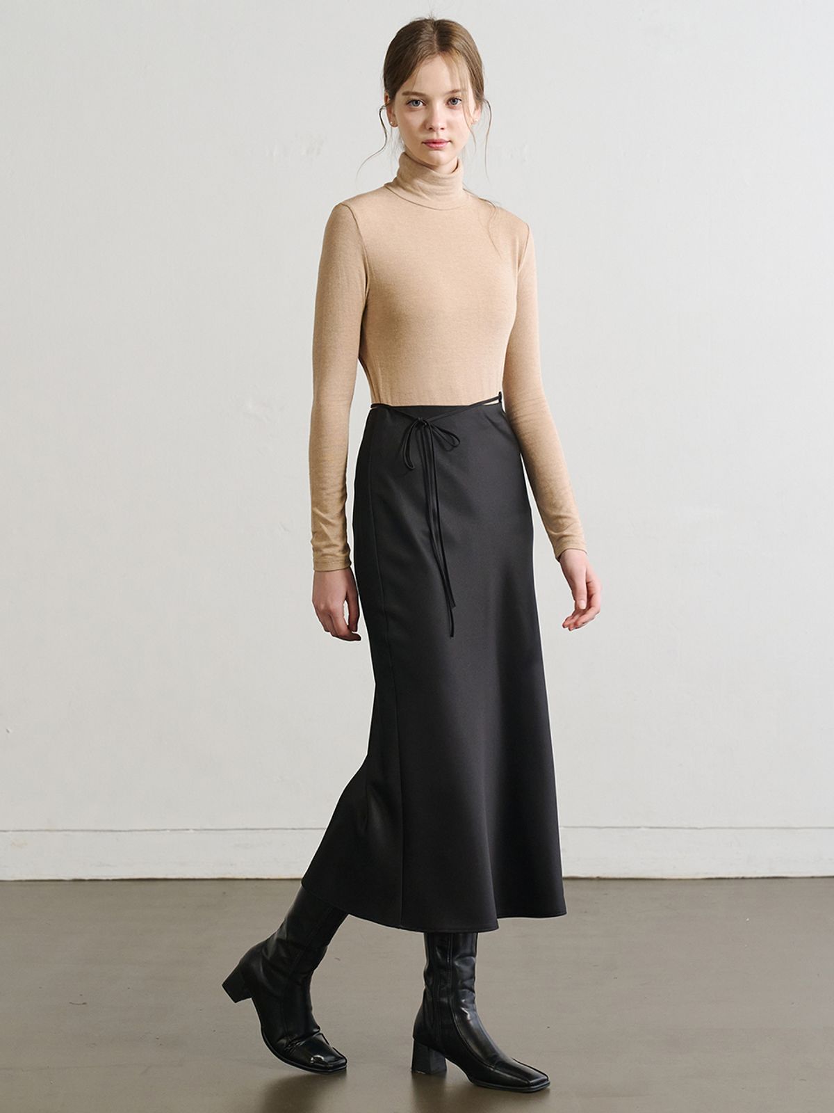 로트르드민(LAUTREDE MIN) Lautre Black Strap Satin flare skirt